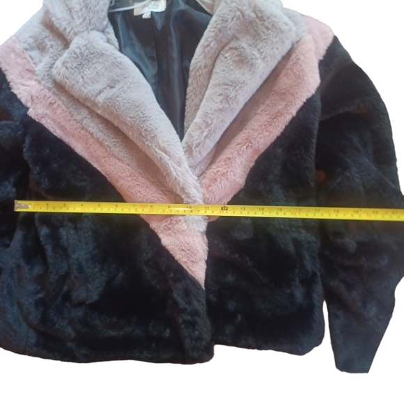 Women's S Soft Fluffy Collared Jacket Charlotte Russe  grey/pink/black - Picture 5 of 6